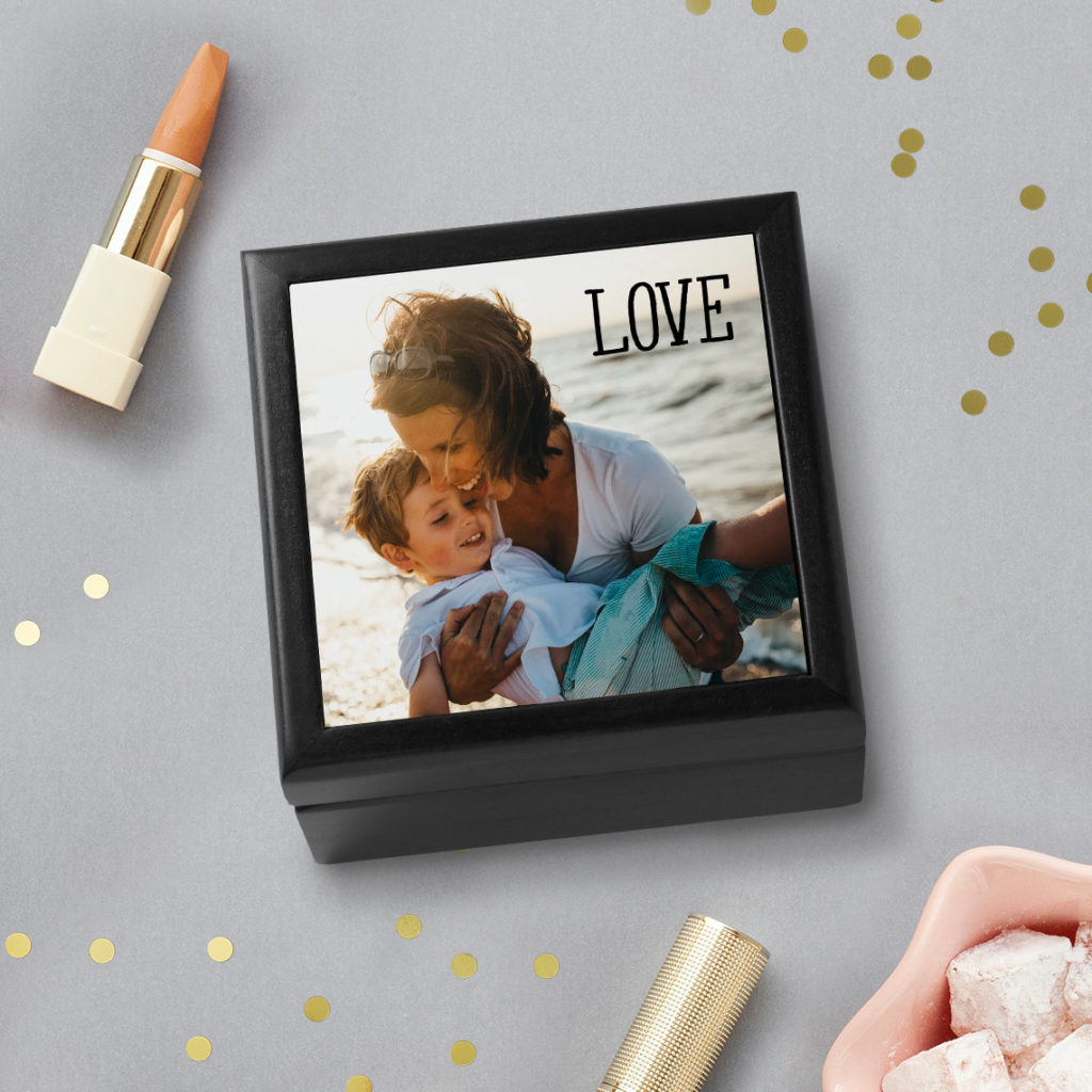 Keepsake box showing photo of mother and child