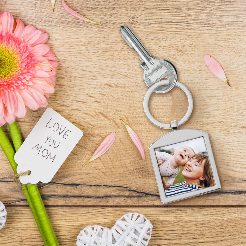 Créez des cadeaux tendance avec Snapfish comme ce porte-clés personnalisé avec des photos